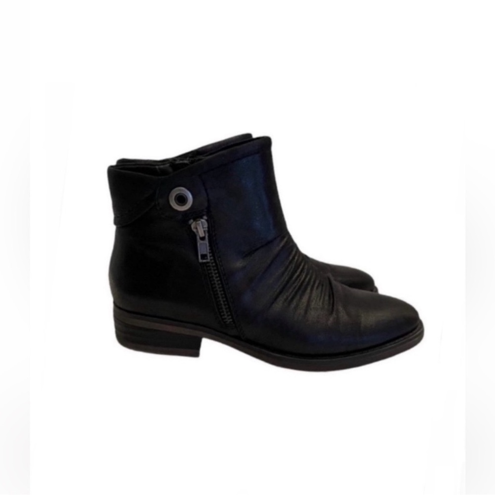 BareTraps Anila slip on black textile upper ankle boots minimalist zipper size 7